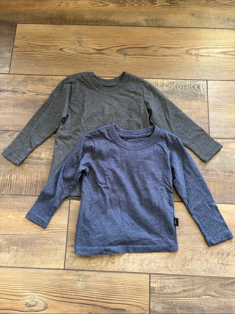 Lee Kids Long Sleeve Tees in Charcoal Gray and Navy